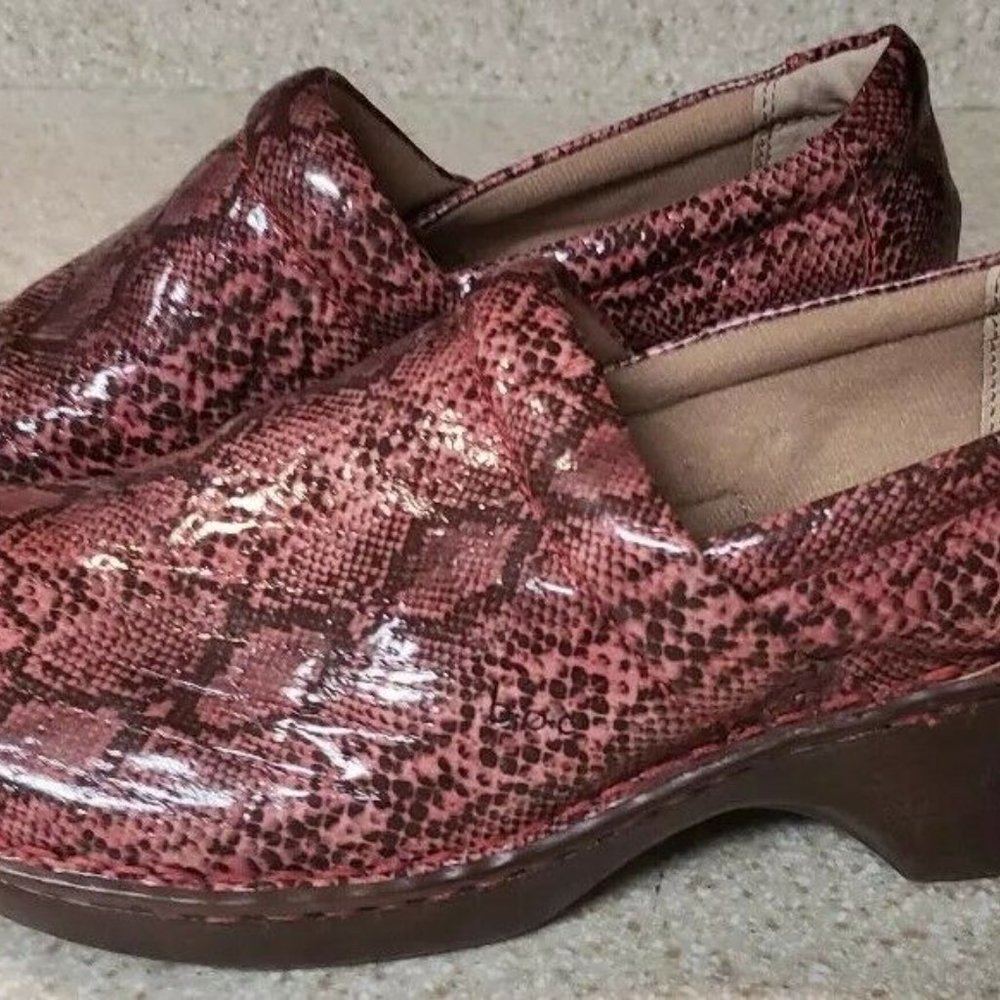 Women's BORN B.O.C. Slip On Pink/Brown Snake Skin Pattern Clogs Shoes  9